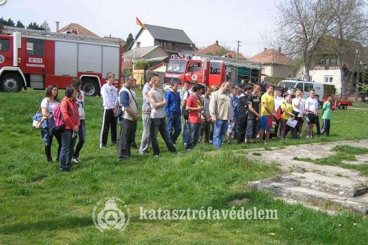 Ifjúsági katasztrófavédelmi verseny Dombóváron 