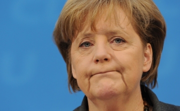 Angela Merkelre próbált rárontani egy fiatal férfi