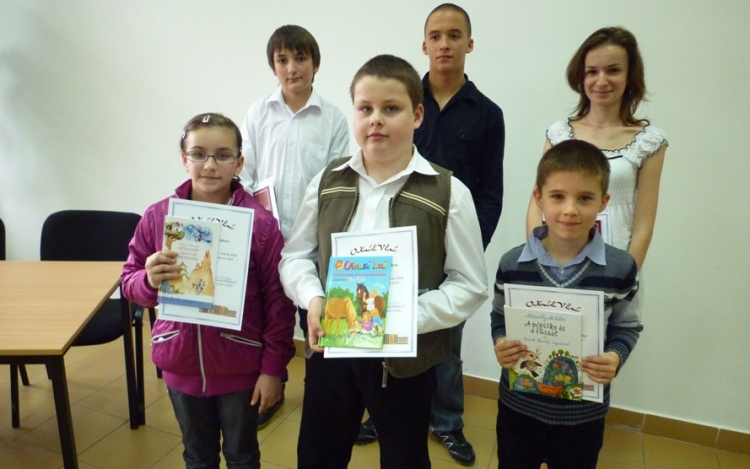 Költészet napi szavalóversenyt rendezett a kaposszekcsői iskola
