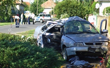 Villanyoszlopnak ütközött egy autó a szabolcsi Tyukodon
