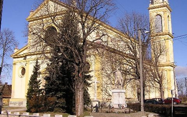 Csaknem húsz egyházi épületet újítanak fel Tolnában