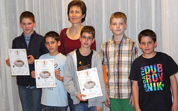 Ismét 9 dombóvári diák vehetett részt a Jedlik Ányos fizikaverseny országos döntőjén.