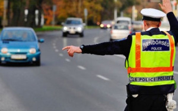 Fokozott rendőri ellenőrzés Tolna megye útjain az ünnepi hosszú hétvégén 