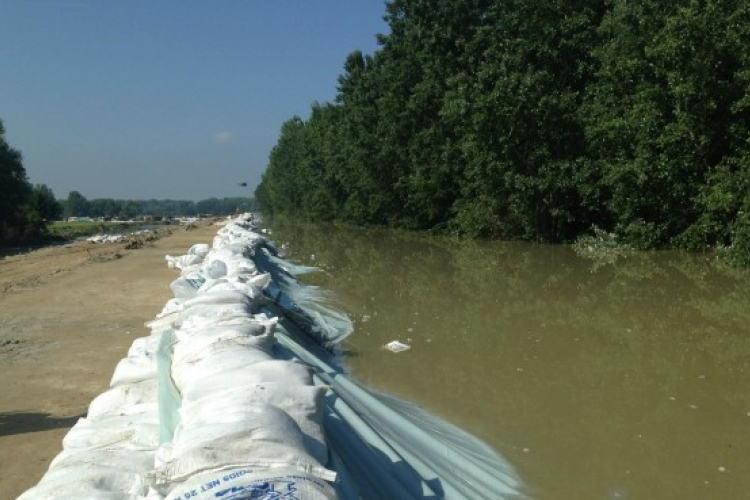 Árvíz - OKF: vasárnap estig kilencven településen kellett védekezni