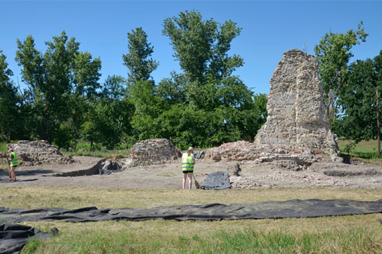 Idén a szokásosnál tovább zajlik majd a régészeti munka a Gólyavárnál