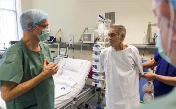 Elhagyhatta a kórházat az első magyarországi tüdőátültetésen átesett férfi