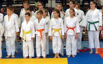 8 dombóvári arany a judo utánpótlás versenyen