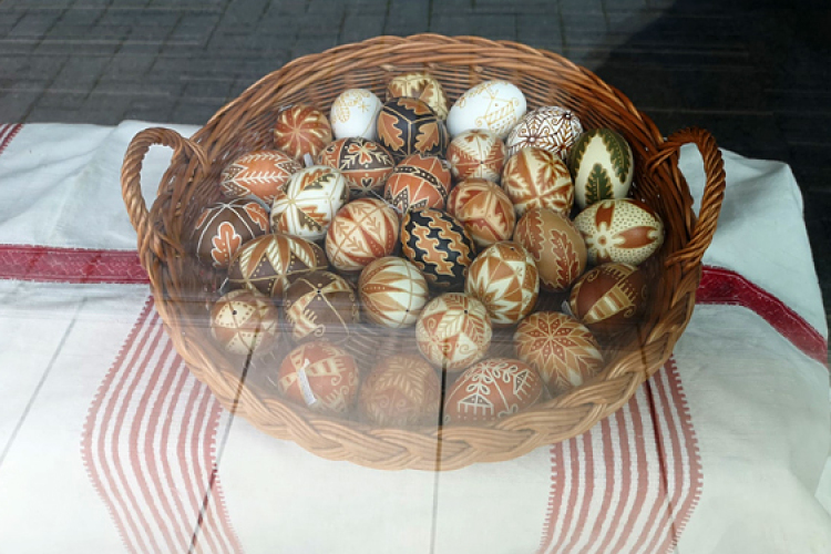 Ablakban a sokarcú húsvét