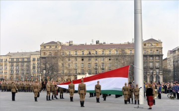 Március 15. - Hatezren ünnepeltek a megújult Kossuth téren
