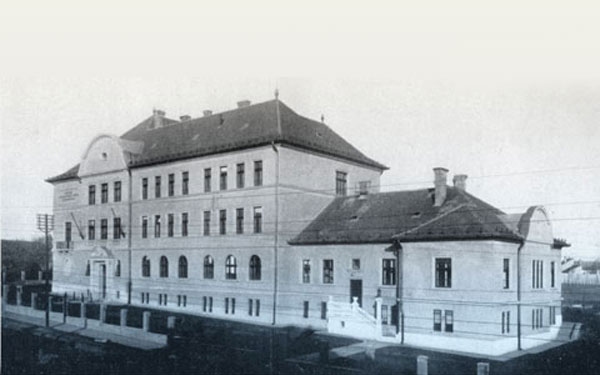 A Dombóvári Gimnázium épületének történetét ismerhetik meg az érdeklődők