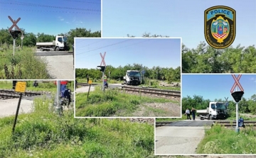 Tilos jelzésnél hajtott a sínekre a kisteherautó dombóvári vezetője