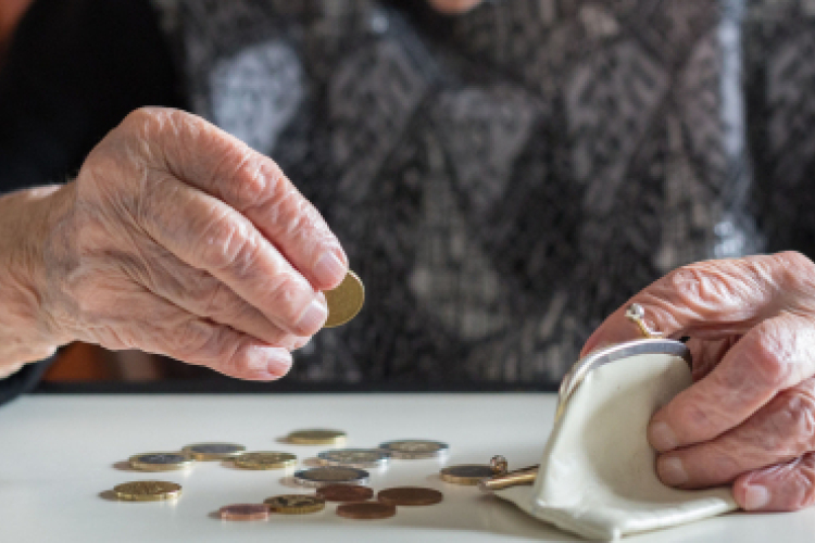 Magyar Államkincstár: jövő héten folyósítják a februári nyugdíj mellett a 13. és 14. havi ellátást
