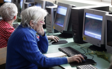 Napi 3 órát lógunk közösségi oldalakon