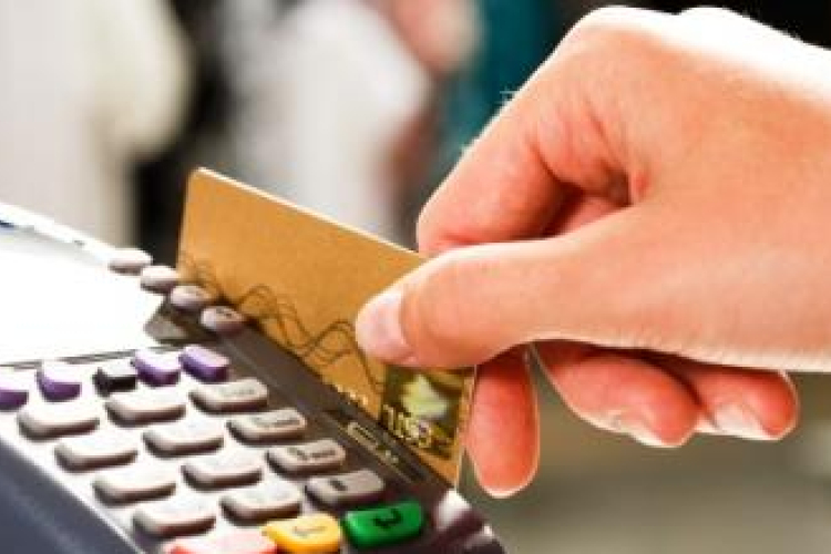 Egyre drágább a kártyás vásárlás