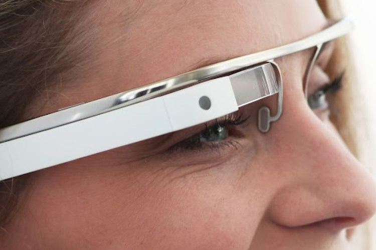 Először büntettek meg sofőrt a Google okosszemüvegének viselése miatt