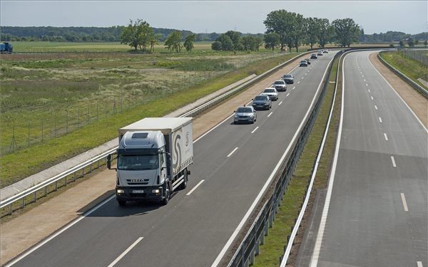 Romániában megnyitották az A1-es dél-erdélyi autópálya 21 kilométeres szakaszát