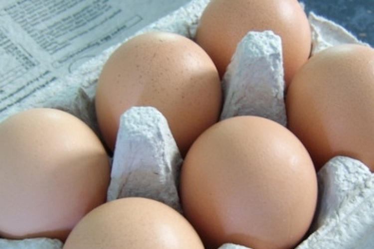Sonkában, tojásban utazik az adóhatóság