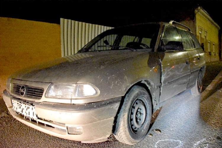 Jogsi nélkül, ittasan vitte el más autóját a dombóvári férfi