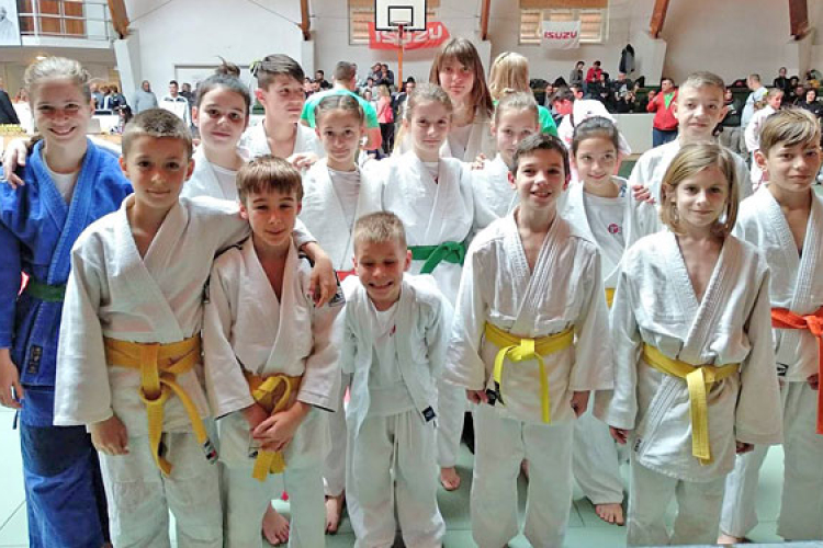 12 dombóvári érem a Barcsi Regionális Judo Versenyen