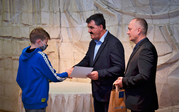 Kiemelkedő eredményt elért dombóvári sportolókat köszöntöttek