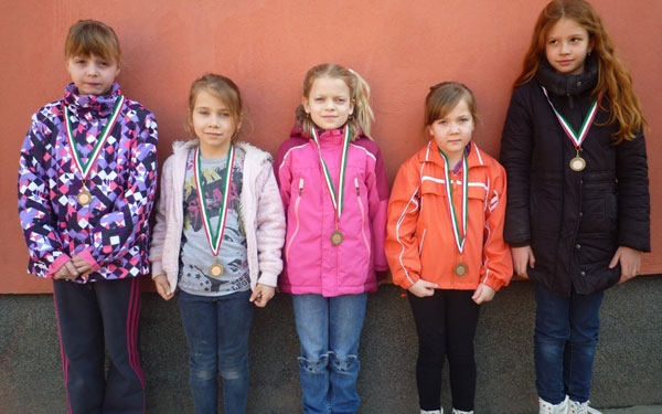 Jól szerepeltek a dombóvári mezei futóversenyen a Kaposszekcsői Iskolások