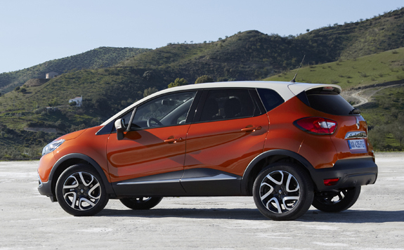 Itt az új Renault, a sportos és mókás crossover, a Captur