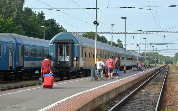 Újra járnak a vonatok a Budapest-Pécs vasútvonal teljes hosszán