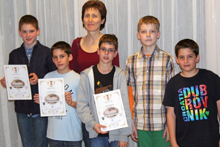 Ismét 9 dombóvári diák vehetett részt a Jedlik Ányos fizikaverseny országos döntőjén.