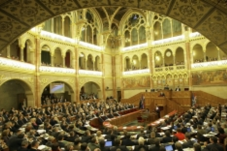 Újraszabályozná a kormány az egyházként elismerés rendjét