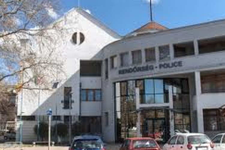 A dombóvári rendőrség szétverésével fenyegetőzött egy férfi, elítélték