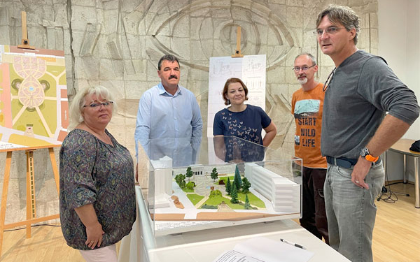 Szeptember 26-ig látogatható a  Makovecz Imre terveiből készült építőművészeti kiállítás