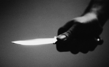 Késsel támadt lakótársaira egy afgán embercsempész a fővárosban