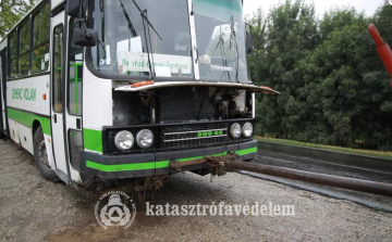 Buszbaleset történt Dombóvárnál