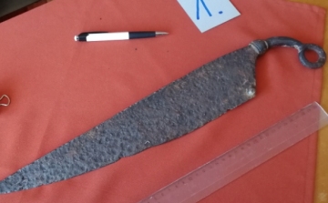 Több ezer éves kelta kést találtak egy szolnoki férfinél
