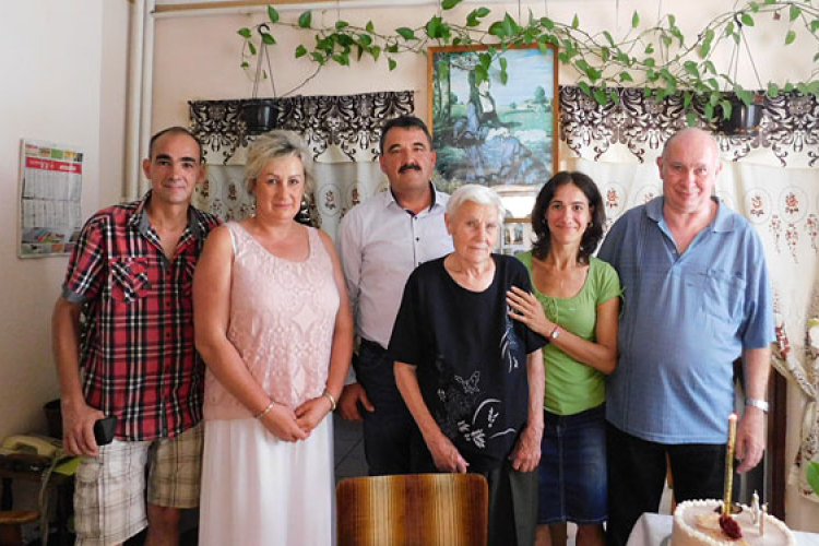 90. születésnapja alkalmából köszöntötték Zóka Istvánné Marika nénit