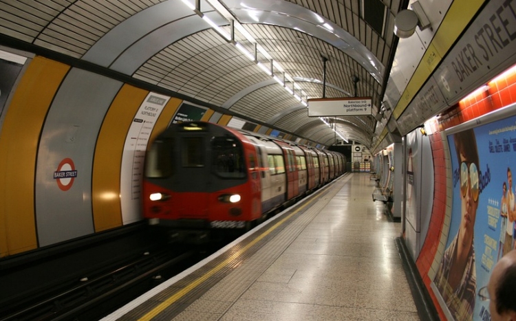 Robbanás volt egy londoni metróállomáson 