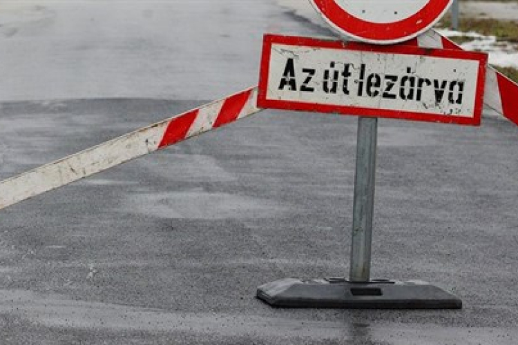 Útlezárás karácsonyi díszkivilágítás felhelyezése miatt