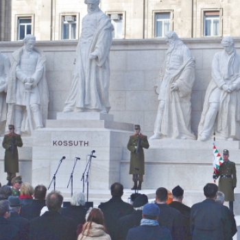 A Kossuth-szoborcsoport másolatának avatása a Parlament előtt
