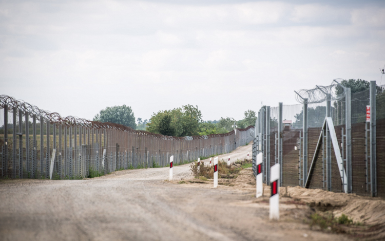 Több mint hétszáz határsértő ellen intézkedtek a hétvégén