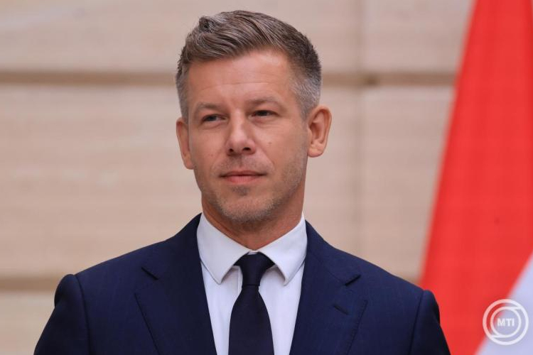 Magyar Péter: Nem tudunk teljesen leszakadni az orosz energiáról