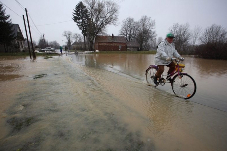 Az árvíz mellett a belvíz is egyre nagyobb gondot okoz 