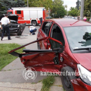 A balesetek napja volt péntek a dombóvári hivatásos tűzoltók számára