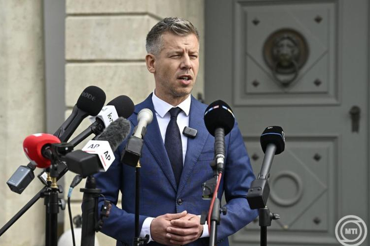 Magyar Péter lemondásra szólította fel a köztársasági elnököt