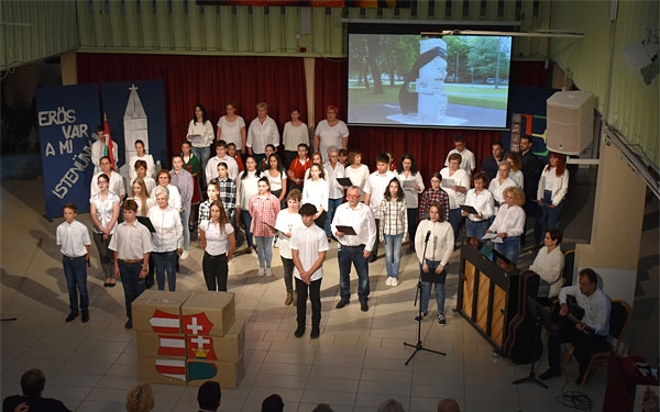 A Dombóvári Evangélikus Általános Iskola műsorával emlékeztek