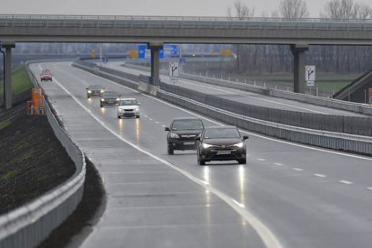 Éjfélkor lejárnak a tavalyi éves országos és megyei matricák