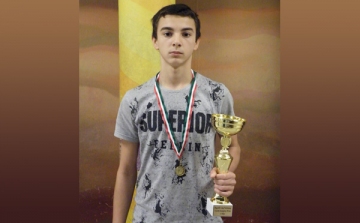 Varga Márkó megnyerte a Negyedik láng futóversenyt gyermek kategóriában