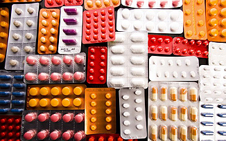 Jelentősen csökken hétszáz gyógyszer ára