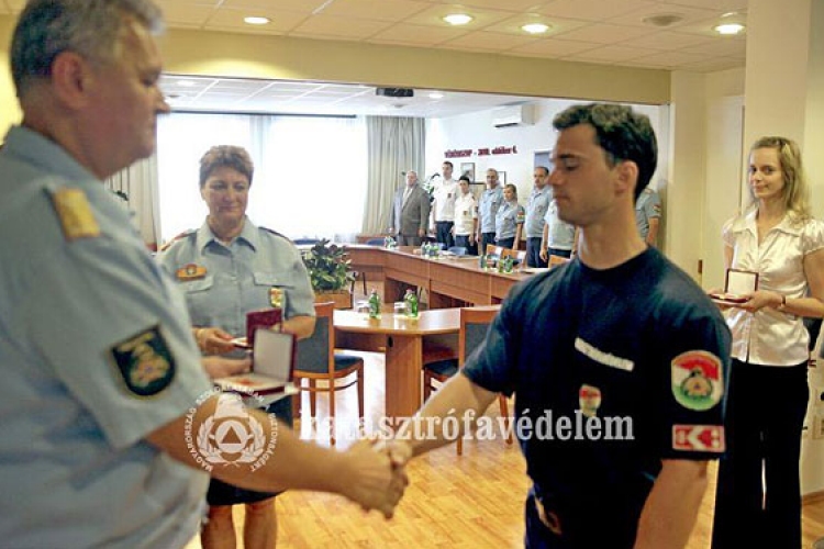 Új tiszttel bővült a Dombóvári Hivatásos Tűzoltó-parancsnokság állománya