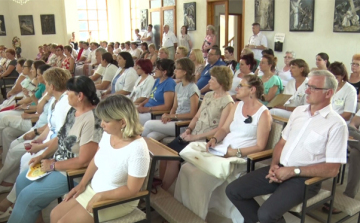 Odaadó munkájukért elismerés az orvosoknak és az ápolóknak