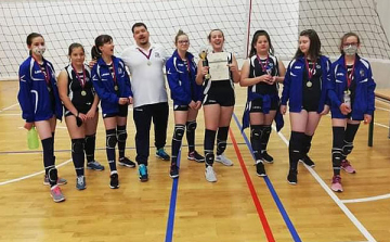 Bravúros győzelemsorozatot arattak a dombóvári U13-as röplabdás lányok